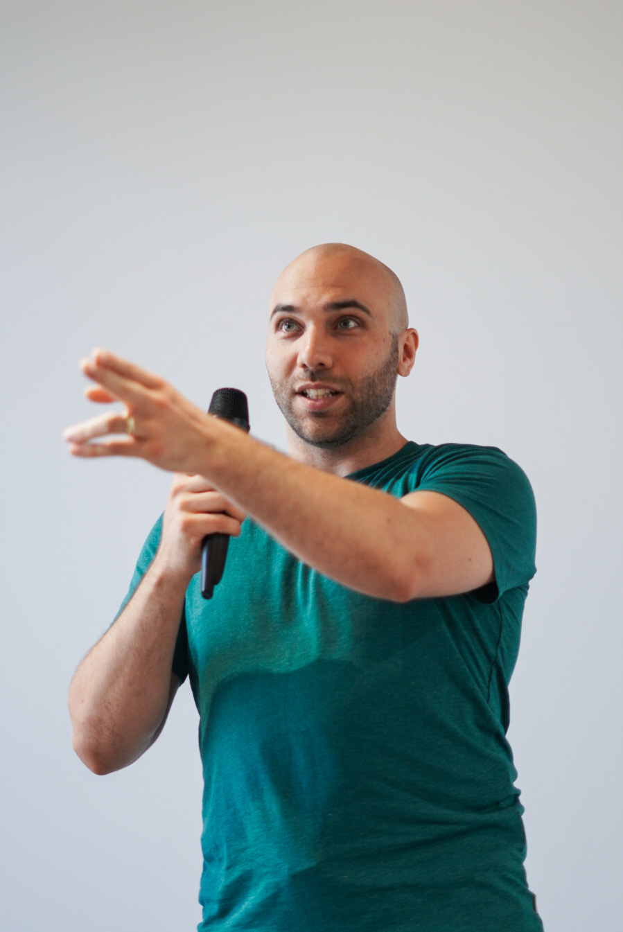 Marek Weiß bei einer Präsentation